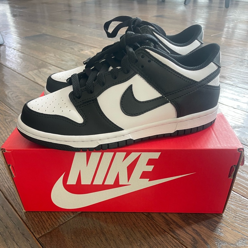 Nike Dunk Low Panda Big Kids’ 4.5 Y New with box